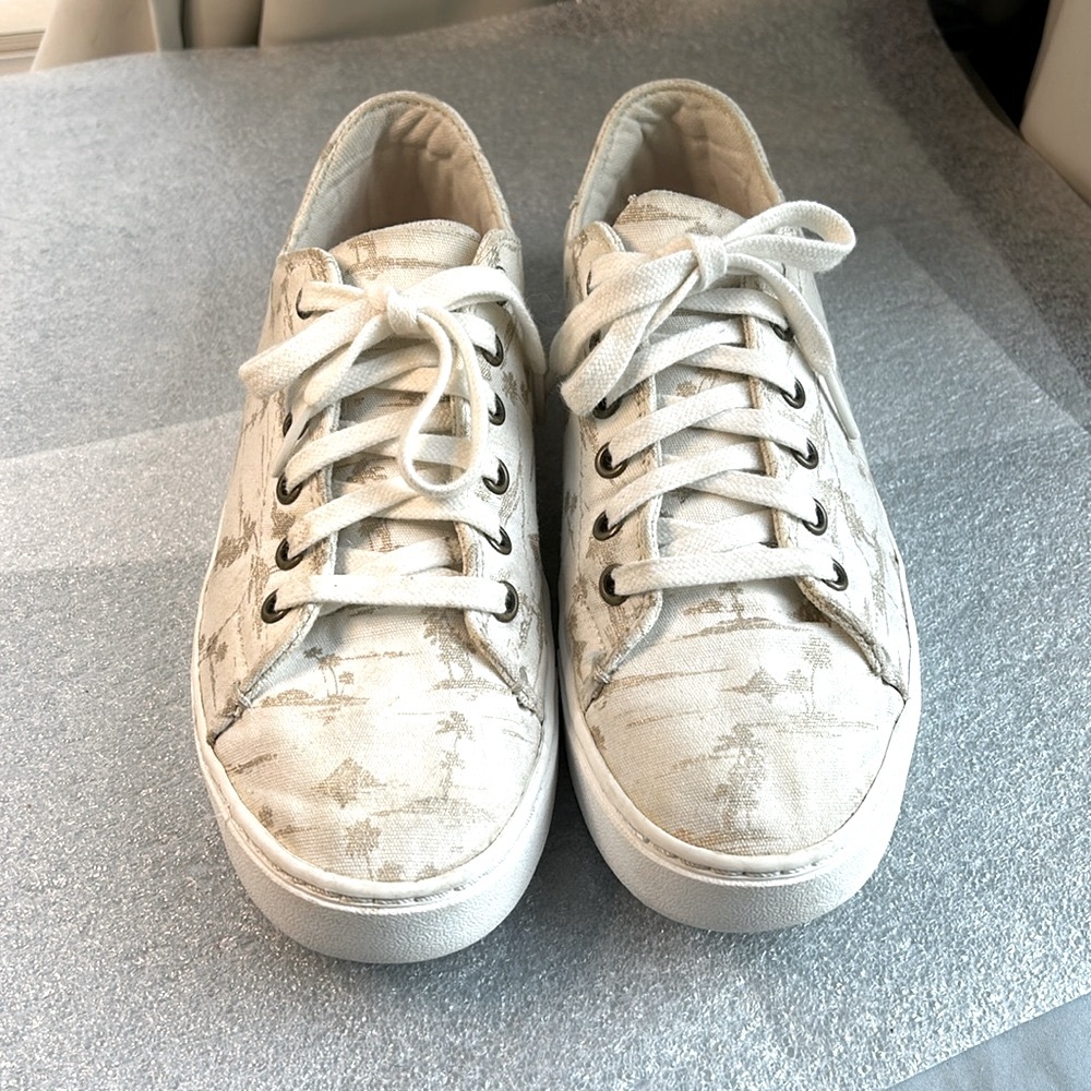 TOMS 7.5 Sneaker